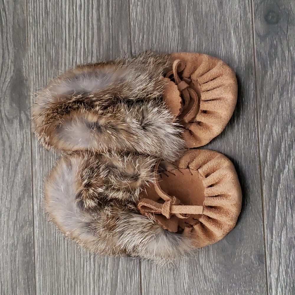 Baby moccasins with rabbit fur